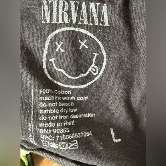 Nirvana Men's Sz L Short Sleeve Black & Yellow Smiley Graphic Tee - Picture 3 of 4